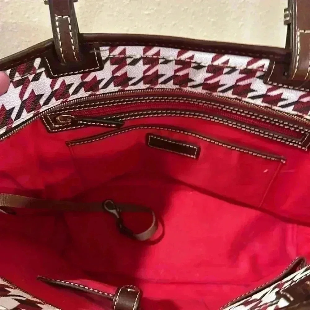 Dooney and Bourke handbag. - Picture 10 of 14